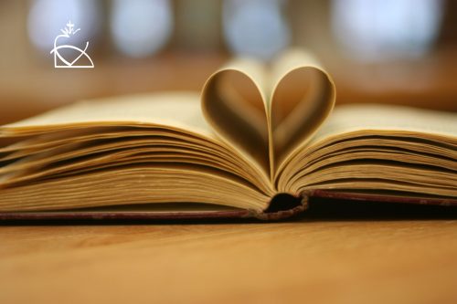 libro con logo